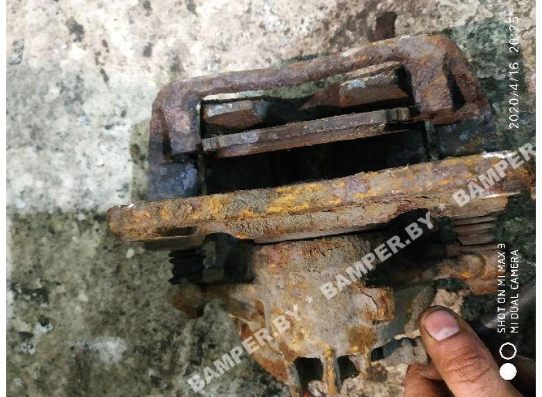 Суппорт передний левый к Volvo V40, 1999г.