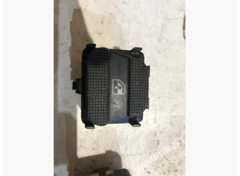 Кнопка стеклоподъемника к Volkswagen Golf, 1996г.