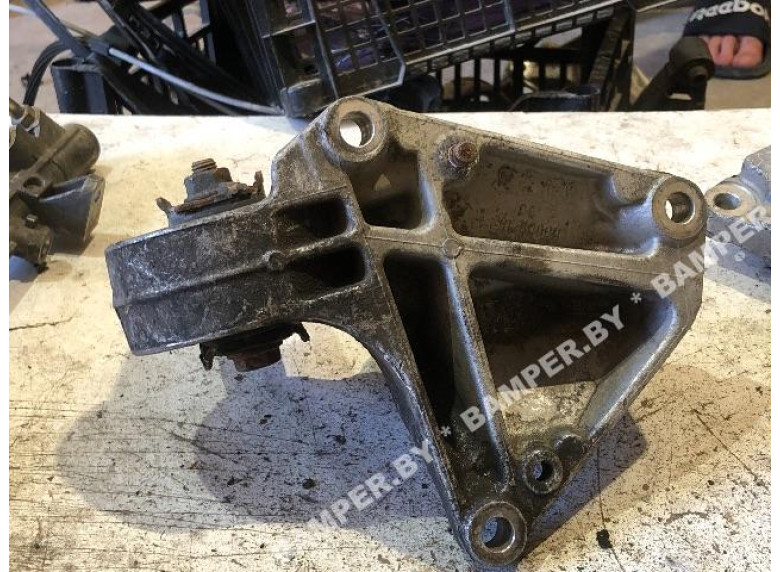 Кронштейн полуоси к Fiat Scudo