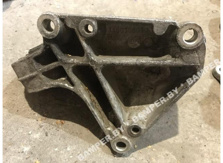 Кронштейн полуоси к Citroen Jumpy, 2001г.