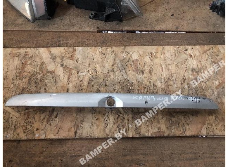 Накладка подсветки номера к Mitsubishi Carisma