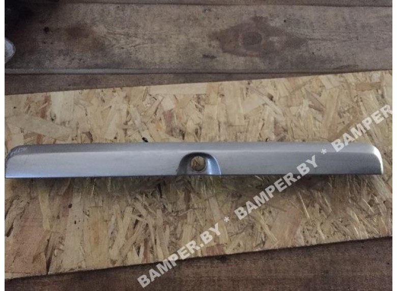 Накладка подсветки номера к Opel Astra