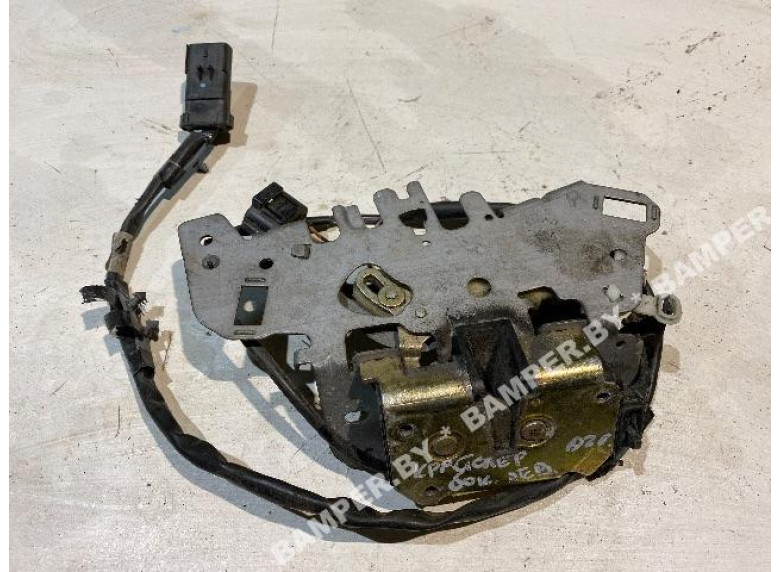 Замок двери задней левой к Chrysler Voyager