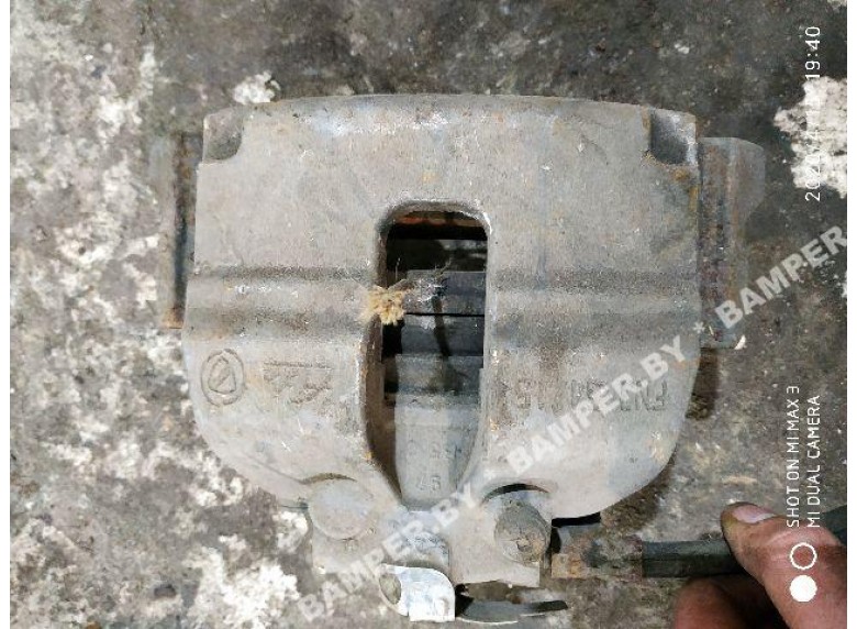 Суппорт передний правый к Alfa Romeo 156