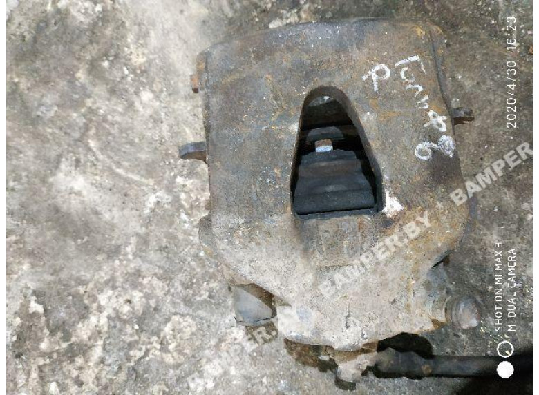 Суппорт передний правый к Volkswagen Golf, 2006г.