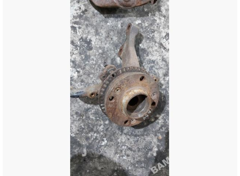 Ступица передняя правая к Volkswagen Caddy, 1997г.