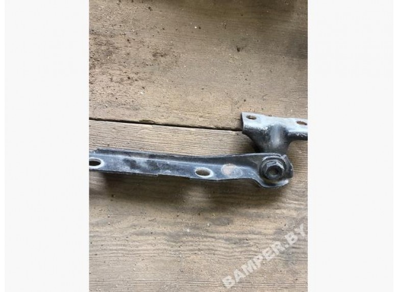 Петля капота левая к Audi 80