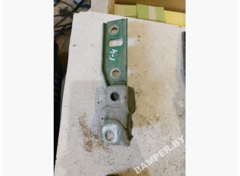 Петля капота левая к Volkswagen Golf, 2000г.