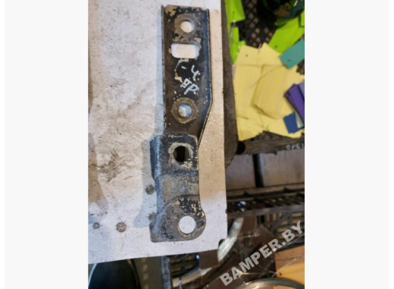 Петля капота правая к Volkswagen Golf, 2000г.