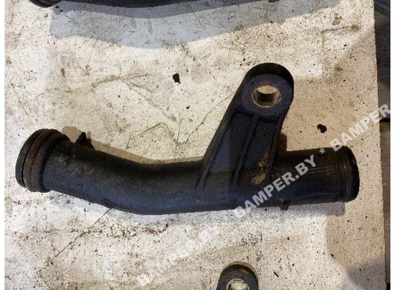 Трубка охлаждающей жидкости пластиковая к Renault Megane, 2001г.