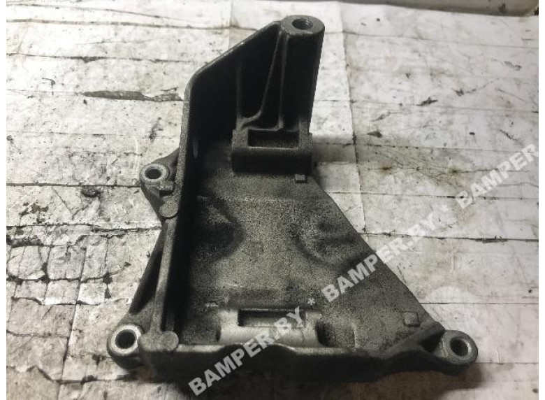 Кронштейн генератора к Volkswagen Touareg, 2005г.