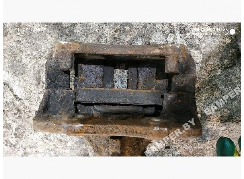 Суппорт передний левый к Peugeot Partner