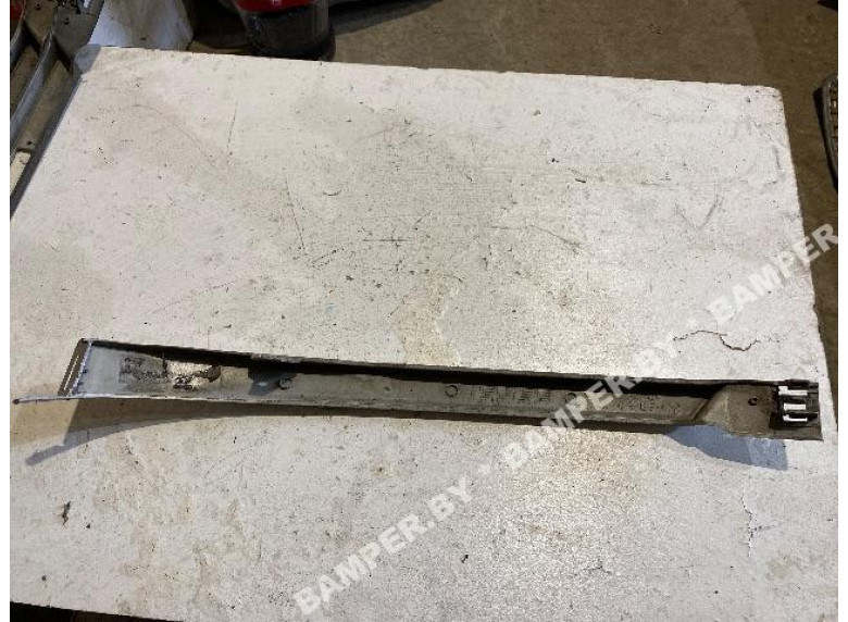 Ус под фару правый к Mercedes ML W163, 2000г.