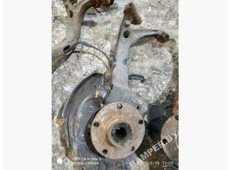 Ступица передняя левая к Volkswagen Passat, 1999г.