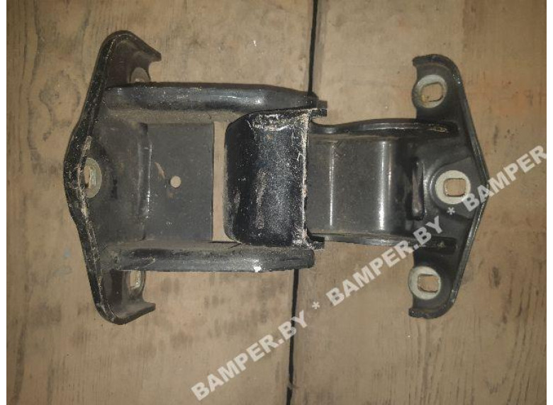 Петля крышки багажника к Opel Vivaro, 2004г.