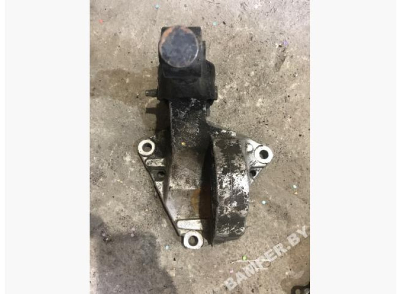 Кронштейн полуоси к Peugeot 406, 2003г.