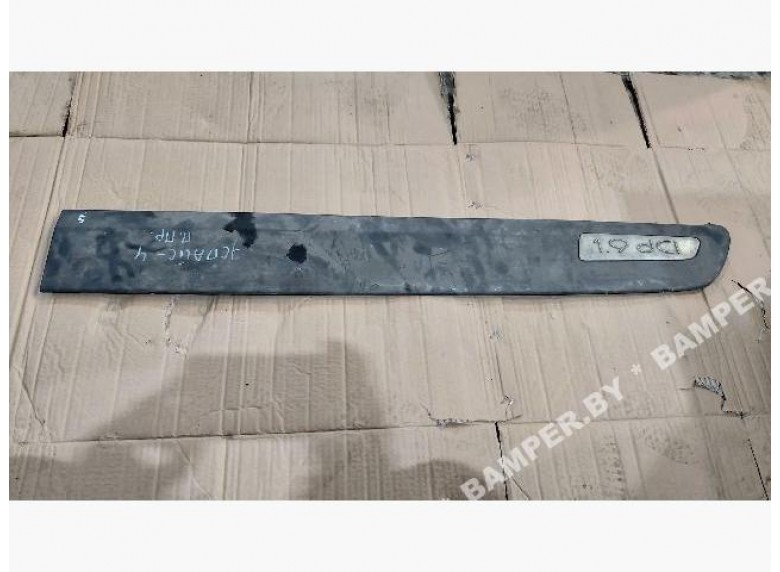 Молдинг двери передней правой к Renault Espace