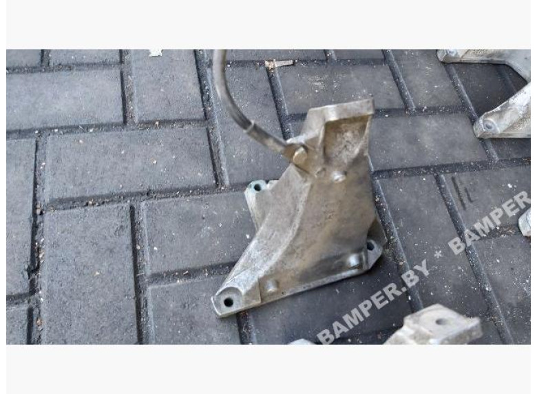 Кронштейн двигателя к Audi A4, 1998г.