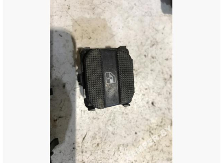 Кнопка стеклоподъемника к Volkswagen Passat, 1996г.