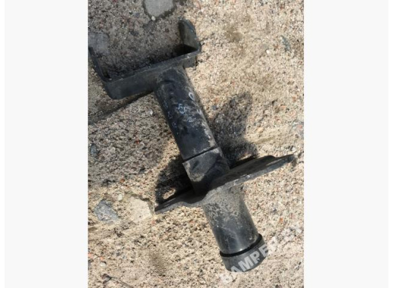 Кронштейн крепления бампера переднего к Volkswagen Passat, 1998г.