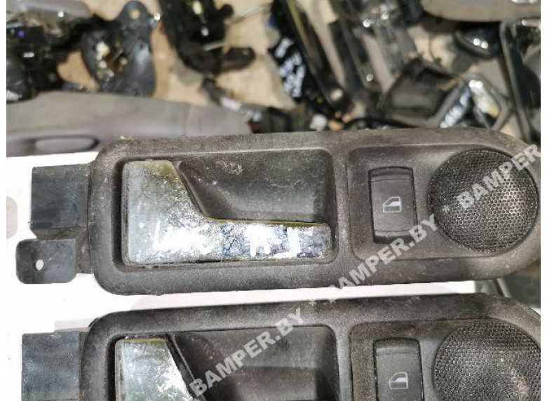 Ручка внутренняя задняя левая к Volkswagen Golf, 2000г.