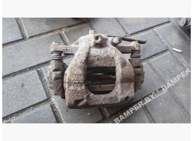 Суппорт передний левый к Toyota Verso