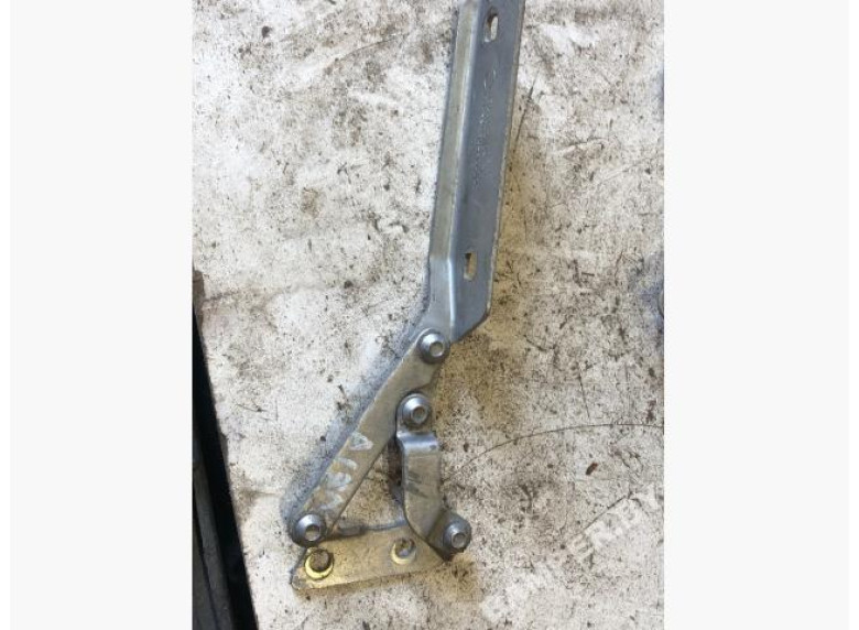 Петля капота правая к Mercedes A W168, 2004г.