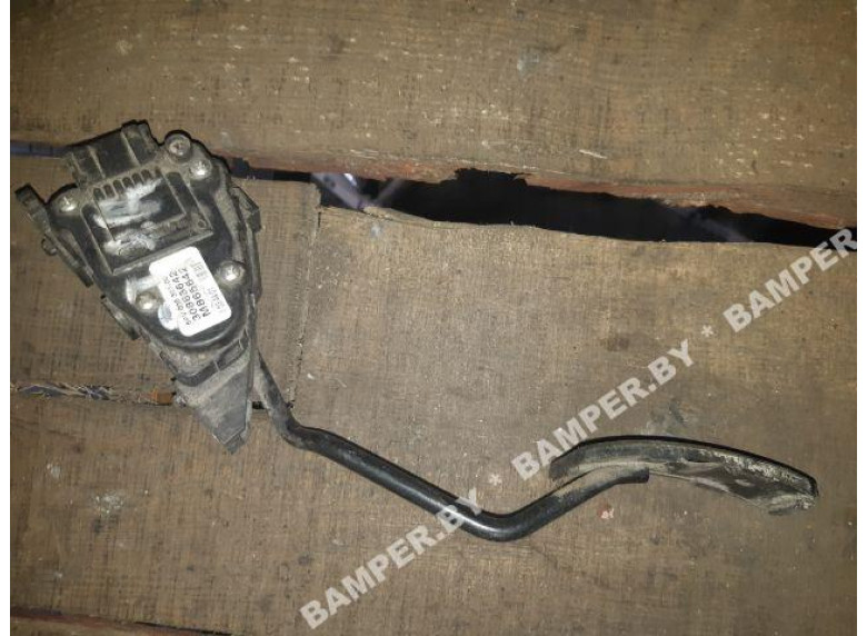 Педаль газа к Volvo V40, 2004г.