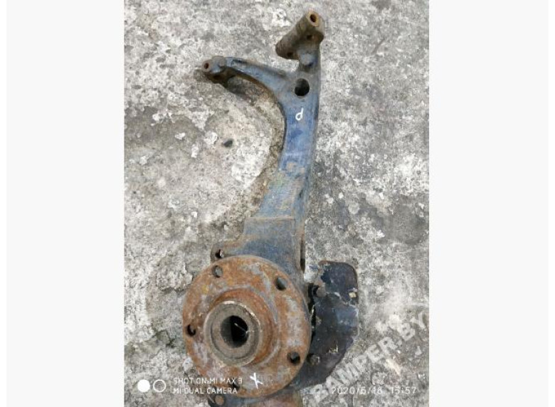 Ступица передняя правая к Volkswagen Passat, 2001г.