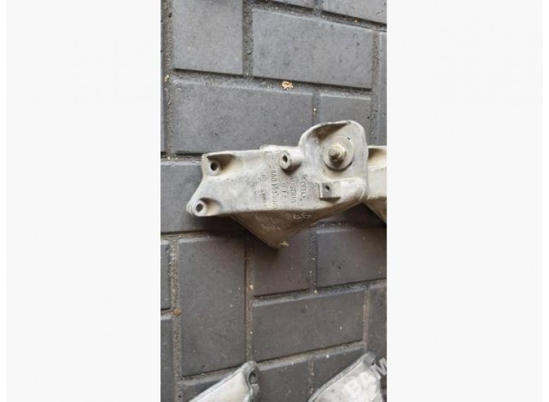 Кронштейн двигателя к Audi 80