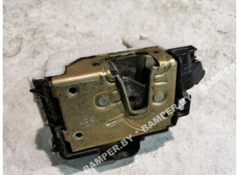 Замок двери передней правой к Volkswagen Golf, 1996г.