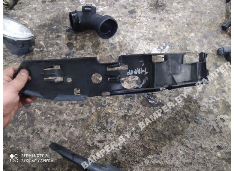 Кронштейн крепления бампера переднего к Volkswagen Touareg, 2004г.