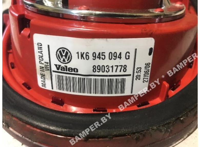 Фонарь крышки багажника правый к Volkswagen Golf, 2006г.