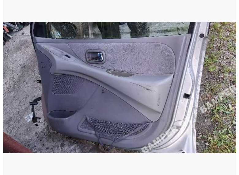 Обшивка двери (дверная карта) комплект к Nissan Almera Tino, 2001г.