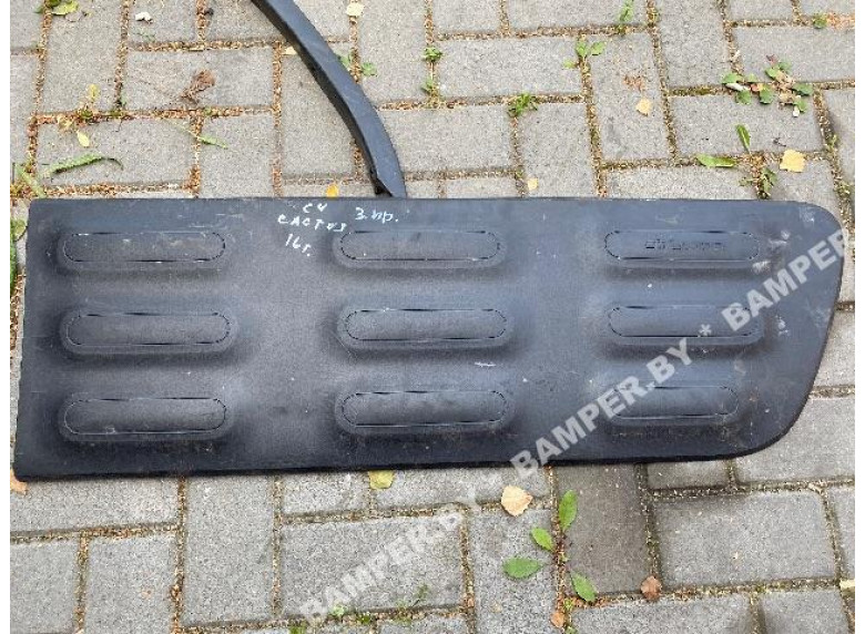 Молдинг двери передней правой к Citroen C4 Cactus, 2016г.
