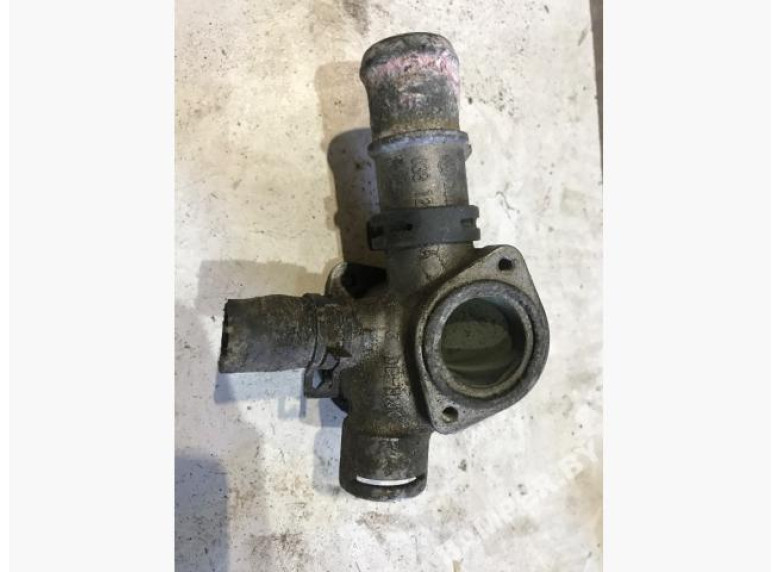 Фланец (тройник) системы охлаждения к Skoda Superb