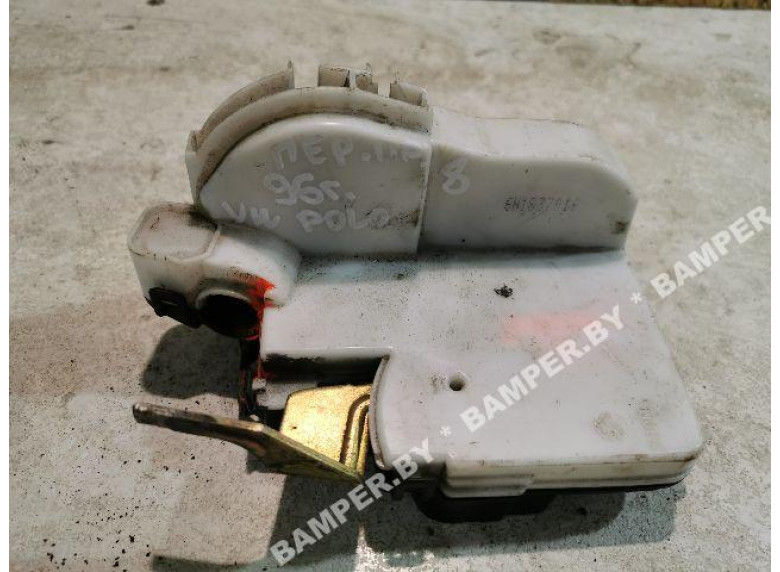 Замок двери передней правой к Volkswagen Polo, 1996г.