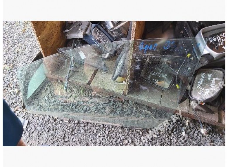 Стекло двери передней левой к Toyota Yaris