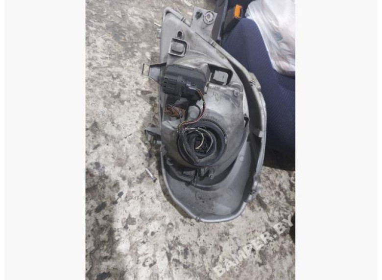 Фара правая к Renault Trafic, 2004г.