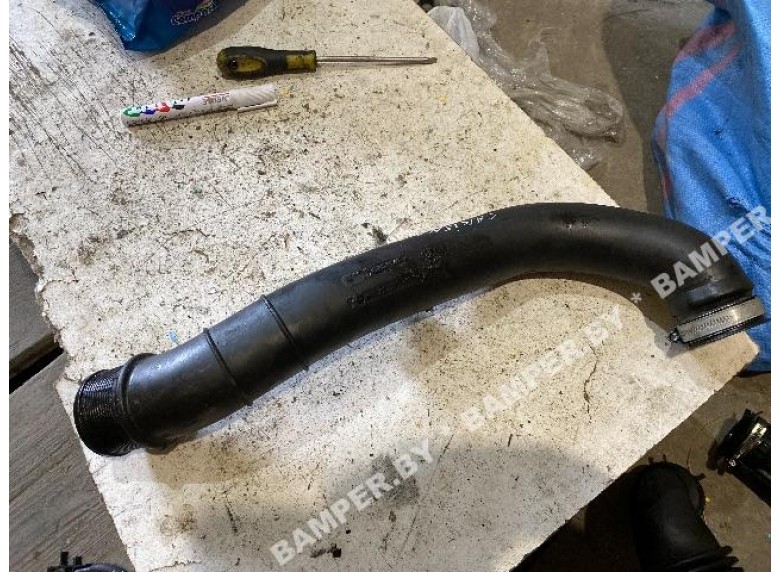 Патрубок интеркулера к Mitsubishi Carisma