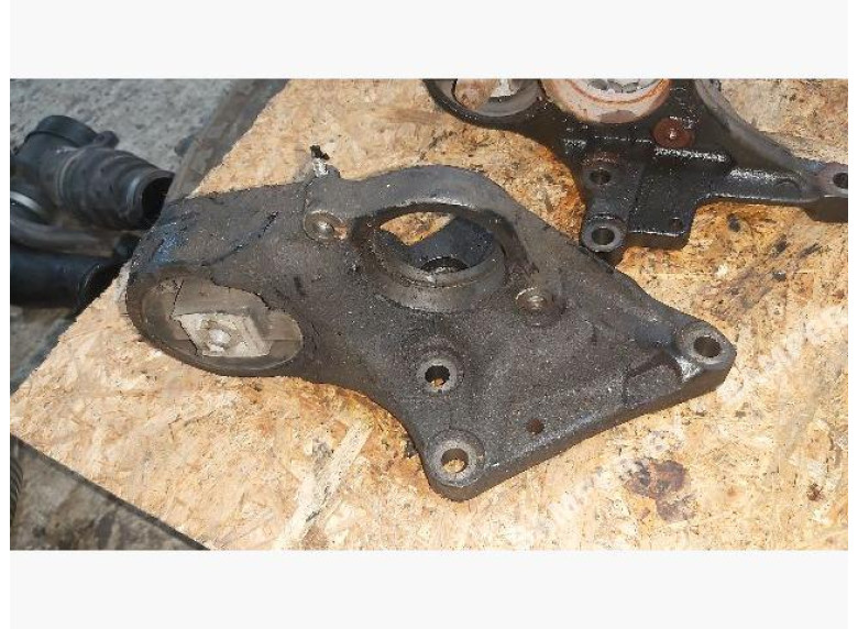 Кронштейн полуоси к Citroen C5, 2007г.