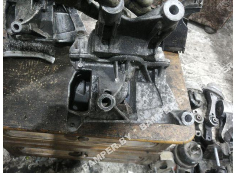 Кронштейн двигателя к Volkswagen Transporter, 2006г.