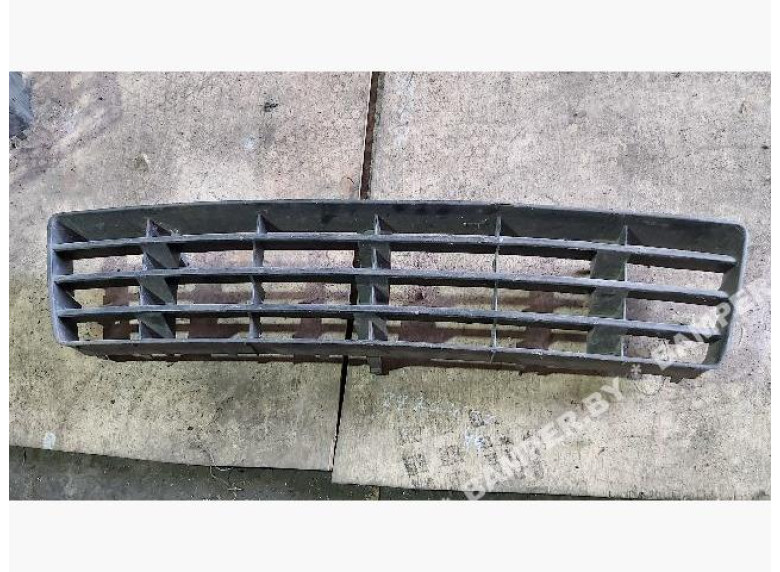 Заглушка (решетка) в бампер к Audi A6, 1999г.