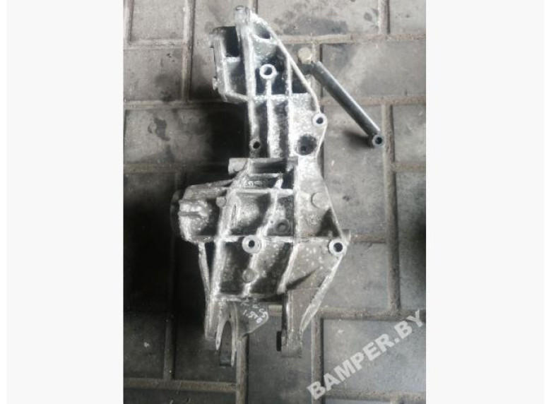 Кронштейн генератора к Volkswagen Passat, 1998г.