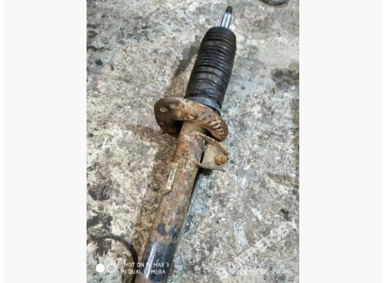 Амортизатор передний левый к Volkswagen Golf, 2006г.