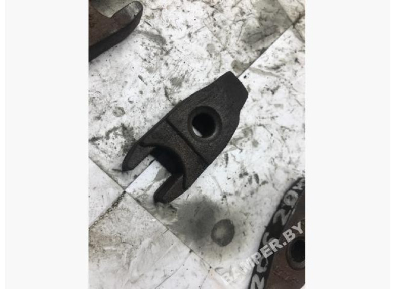 Скоба (кронштейн) крепления форсунки к Peugeot 206, 2004г.