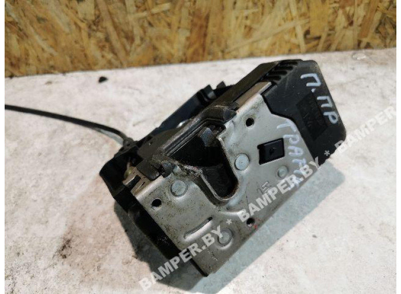 Замок двери задней левой к Renault Trafic, 2003г.
