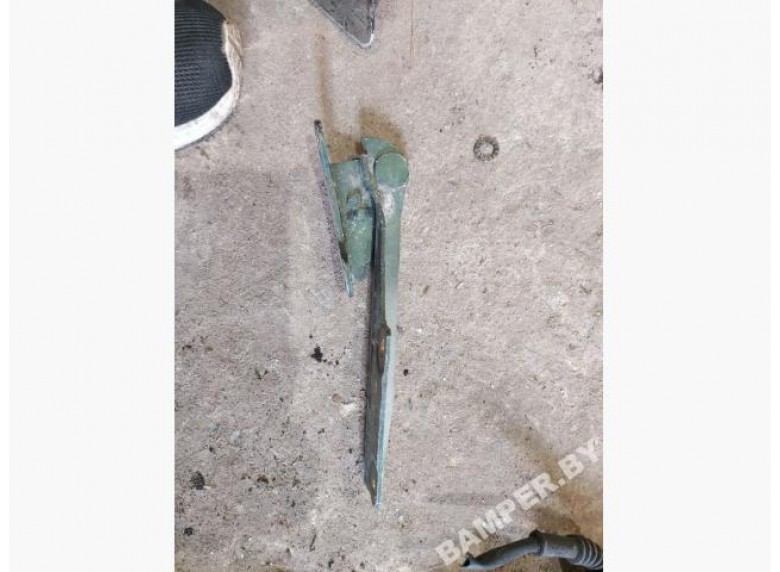 Петля капота левая к Mitsubishi Carisma