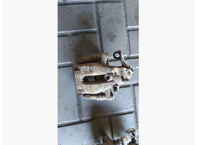 Суппорт задний правый к Peugeot 208, 2012г.