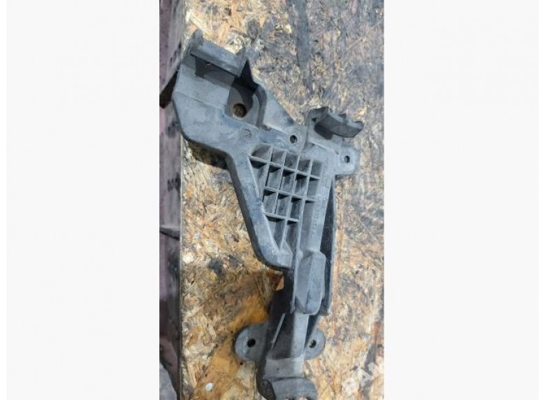 Кронштейн крепления бампера заднего к Audi 100